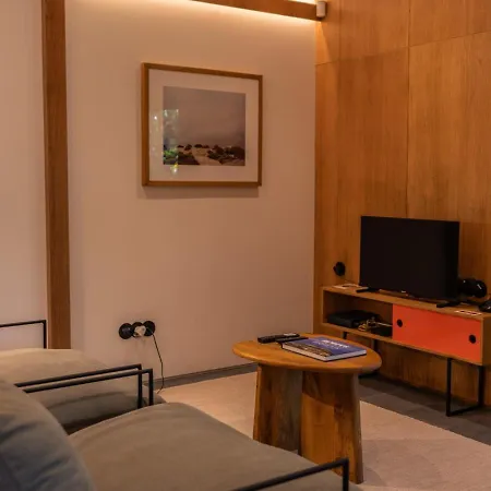 Caloura Suite *