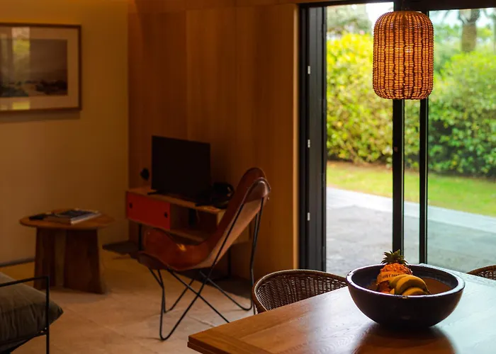 Дом отдыха Caloura Suite *