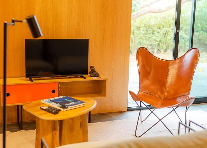 Дом отдыха Caloura Suite *