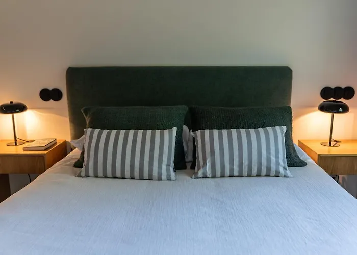 Дом отдыха Caloura Suite Калора