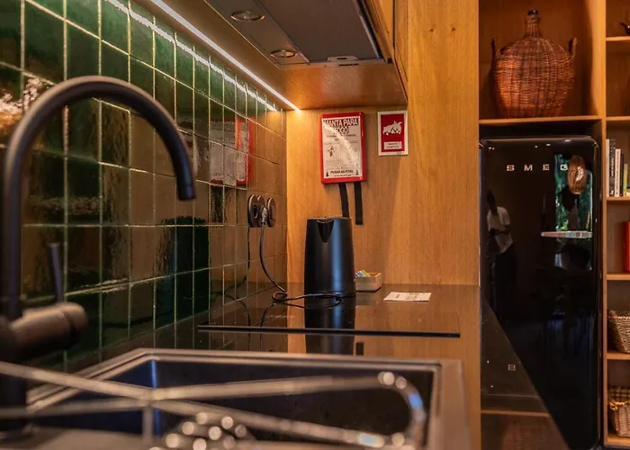 Дом отдыха Caloura Suite